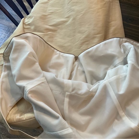 Elegant Cream Sleeveless Dress - Picture 10 of 12